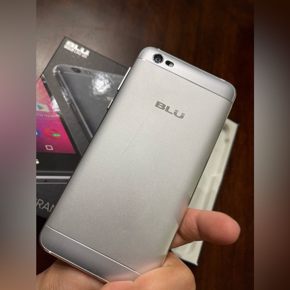 Smartphone, cellphone, gray brand new phone - Picture 8 of 11